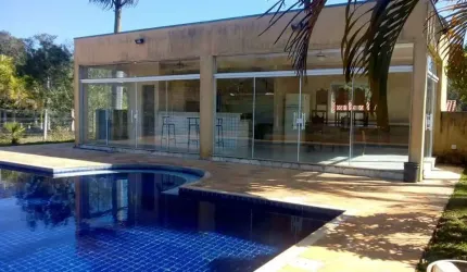 Chácara à venda em Área Rural de Tatuí-SP: 2 quartos, 1 sala, 3 banheiros, 3 vagas, 150m² de área.