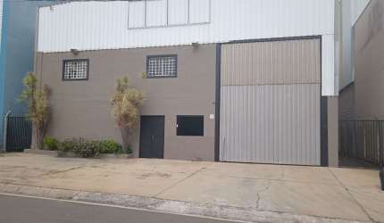 Galpão industrial de alto padrão em condomínio para locação em Sumaré-SP - 2 salas, 2 banheiros, 12 vagas, 640m²!