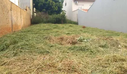 Terreno 250,m² ?Frente x fundo (10m x 25m) ?	Topografia plana ?	Simule o seu financiamento  ?	Fácil acesso à Avenida Tiradentes  ?	A 5 min do Centro