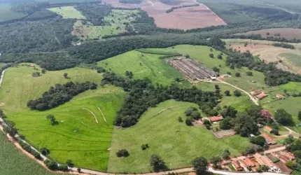 Sítio Granja 23,8 Alqueires, Formada em Pasto  Boa Topografia  Terra de Lavoura   Ribeirão bom de água   *GRANJA: 4 Galpões de Granja 120x12 Equipamen