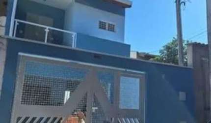 Sobrado com 170m2, terreno 150m². Com habite-se e escritura, dando entrada no registro está semana. São 4 dormitórios sendo 1 suíte com closet e varanda + 1 banheiro grande no piso superior. Térreo co