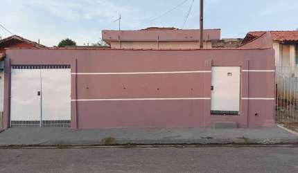 Casa Térrea 215m2 3 Dorms 1 Suíte c/Closet, Sala Ampla, Copa, Cozinha, Banheiro Social, Quintal Amplo Frente e Fundos, Churrasqueira, Área de Serviço