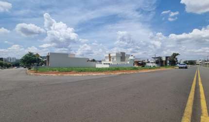 Lote Terreno Esquina Jatoba  310 mts  Ótima localização  Aceita financiamento  330K
