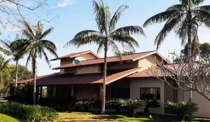 Fazenda 177 Alqueirões, terra vermelha. Rio dos Bois aos fundos. Outorga pronta ???? documentação para pivô em 80 alqueires podendo chegar a 130  R