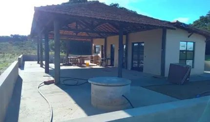 Sitio 22 Alqueires  2 Partes de 11 Alqueires   Formado em lavoura e Pasto  Topografia Plana a Semi Plana  Terra Mista  Rica em Água, margeia o Rio Sar