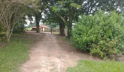 Sitio 20 Alqueires 1 Km do Asfalto, Casa sede, casas de caseiro, água da Sabesp, açude grande e açude pequeno com nascentes próprias, rio nos fundos,