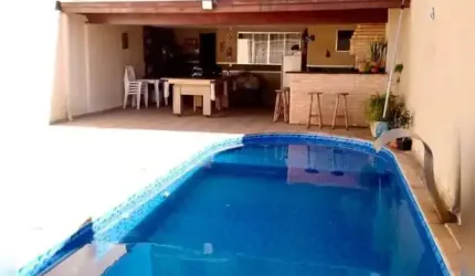 Sobrado 140m2 3 Dorms 1 Suíte, Sala, Sala Jantar, Cozinha Planejada, Banheiro, Área Gourmet c/Churrasqueira, Piscina, Terreno 240m2