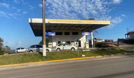 Posto Bem localizado 16km de Itapeva Localização de Grande fluxo de veículos de pequeno a grande porte  Rodovia com Asfalto Novo Média de 98 mil litros mês. Poço artesiano novo  Documentação Toda em O