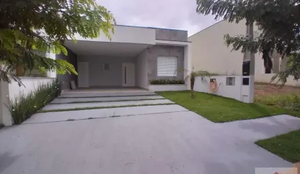 Uma excelente casa térrea a venda,em condomínio, 2 suítes, lavabo,sala de jantar e estar, cozinha, lavanderia, jardim de inverno, área gourmet, 4 vag