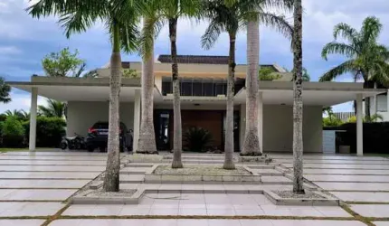 MANSÃO DE LUXO A VENDA EM CONDOMINIO PÉ NA AREIA.  Condomínio de Casas Pé na Areia. São 50 privilegiados com acesso privativo para praia. Total segurança e tranquilidade em ambiente de Mata Atlântica 