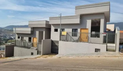 Casa Duplex 250m2 2 Dorms 1 Suíte, Sala, Cozinha, Banheiro, 3 Vagas Cobertas 1 Descoberta, Quintal, Portão Eletrônico,