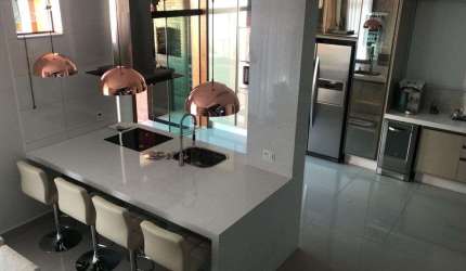 Casa Duplex 270m2 4 Suítes 1 Master, Lavabo, Cozinha Americana, Banheiro Área Serviço, Despensa, Piscina, Espaço Gourmet, Sala 2 Ambientes, Lavanderia