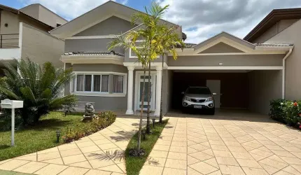 Casa Térrea 290m2 3 Suítes, Escritório, Sala Ampla, Cozinha, Espaço Gourmet, 4 Vagas 2 Cobertas e 2 Descobertas, 528m2 Terreno, Frente Área de Lazer.