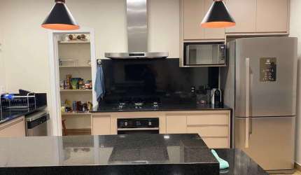 Casa Térrea 155m2 2 Suítes,1 Escritório reversível para Dorm,Banheiro Social,Sala Grande,Quintal Grande,Toda mobiliada e decorada,Ar Condicionado