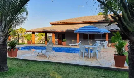 Chácara de luxo em condomínio na Área Rural de Limeira-SP: 3 quartos, 2 salas, 3 banheiros, 3 vagas, 150m². Venha conferir!