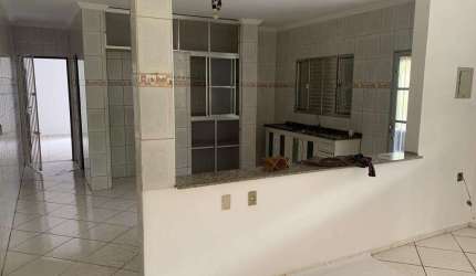 Casa Sobrado 250m2, 2 Dormitórios, Cozinha Americana Planejada, 2 Banheiros, 2 Vagas Cobertas, 500m2 de Terreno, Ótima Localização