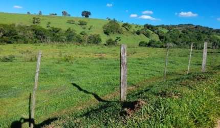 Sítio 30 Alqueires, Rico em Água com Açude e Ribeirão, Solo Misto, Topografia Plana e Semi Ondulada, 2 Casas Caseiro, 1 Casa Nova, Barracão, Curral