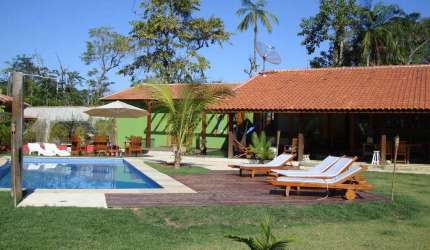 Chácara 2.080m2, Casa Sede 305,17m2, 8 Suítes, Casa Caseiro, Depósito, Sauna, Piscina, Varanda com Churrasqueira, Poço Artesiano, Amplo Jardim