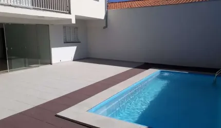 Casa 220m2 no Condomínio Residencial Furlan, 4 Dormitórios, 1 Suíte, Cozinha Planejada, Área de Lazer com Piscina, Sala de Jogos, 5 Vagas de Garagem