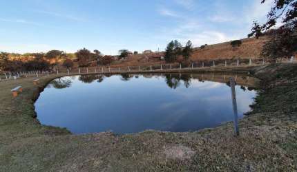 Chácara 33200m2, Rica em Água com Lagos, Casa Sede com 4 Dormitórios, Lazer Completo, Escritório, Sauna, 3 Baias, Pastagem Formada