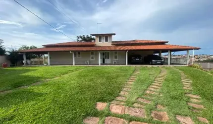 Chácara 3000m2, Casa Sede com 465m2, 6 Dormitórios, 5 Suítes, Moveis Planejados, Área Gourmet com Churrasqueira e Piscina, Pomar, Ótima Localização