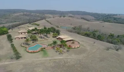 Fazenda 315 Alqueires, Rica em Água com Lagos, Casa Sede com 2500m2, 13 Suítes, 5 Suítes com Closet, Área de Lazer Completa, Casa de Caseiro