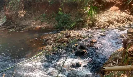 Chácara 22800m2, Represa e um Córrego na Divisa, Sem Benfeitorias, Apenas 500mts do Asfalto, Ótima Localização