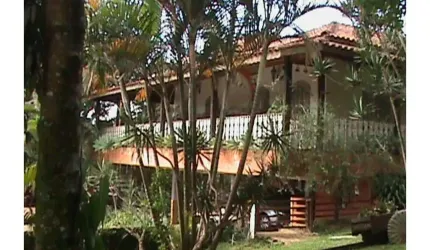 Chacara com Casa Duplex 480m2, 4 Dormitórios, 1 Suíte, 4 Vagas de Garagem, Terreno de 4200m2, Área de Lazer Com Piscina, Churrasqueira,Salão de Festas