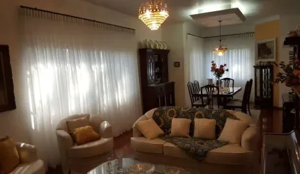 Casa Duplex 450m2, 4 Dormitórios, 4 Suítes, 1 Suíte c/ Closet, 10 Vagas de Garagem, Amplo Quintal, Jardim, Churrasqueira, Terreno de 750m2