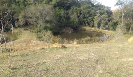 Sítio 18 Alqueires e Meio, 3 Tanques com Peixe, Nascentes, Casa Sede, 3 Casas Caseiro, Pasto