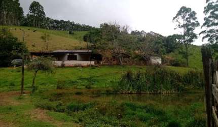 Sitío 9.5 Alqueires... Guapiara sp 500 metros do asfalto... Casa simples Rico em água localização Top !!! 2 km d comércio Valor : 850 mil