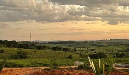 Terreno no Condomínio Colinas do Castelo em Jaguariúna-SP com 394,83m² à venda!