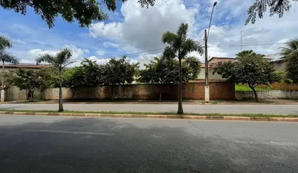 Vende-se ótimo terreno Comercial, ? localizado no Bairro Chácara Junqueira, Tatuí-SP.   Lote Medindo 900m², murado e escriturado.   ?Próximo ao UPA 24h e Prefeitura.  ?Com fácil acesso à Rodovia Antôn
