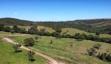 Fazenda à venda em Luziânia-GO: 5 quartos, 2 suítes, 3 salas, 3 banheiros, 5 vagas, 677.600m²!