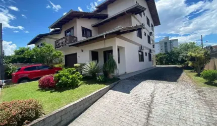 Casa para Venda em Joinville, Floresta, 5 dormitórios, 4 banheiros, 4 vagas