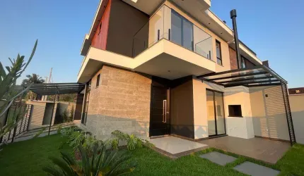 Sobrado para Venda em Joinville, Bom Retiro, 3 dormitórios, 2 suítes, 1 banheiro, 2 vagas