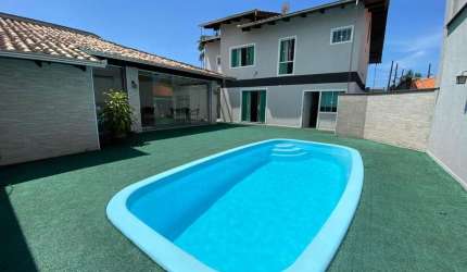Casa para Venda em Joinville, Guanabara, 3 dormitórios, 3 suítes, 5 banheiros, 4 vagas