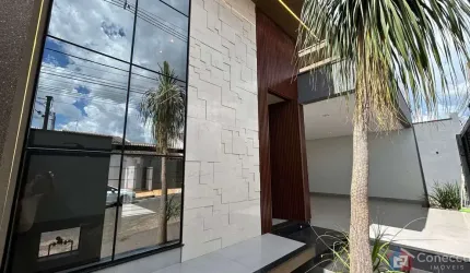 Casa à Venda no Bairro Jardim Vitória, Patos de Minas - 3 Suítes, 160m² e Localização Privilegiada