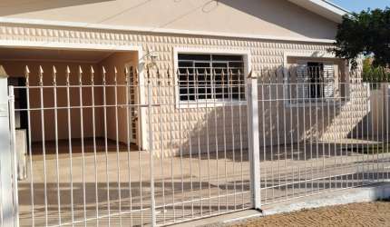 Ótima Casa Térrea reformada, para venda.