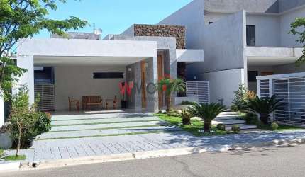 Casa de Luxo em Condomínio na Vila Nova Aparecida, Mogi das Cruzes-SP: 3 Quartos, 1 Suíte, 2 Salas, 3 Banheiros, 2 Vagas de Garagem, 362m²!