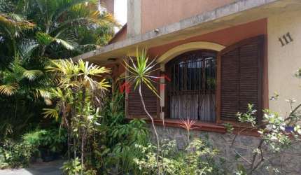Imperdível oportunidade: Casa comercial à venda em Poá-SP, Centro, 3 quartos, 1 sala, 2 banheiros, 1 vaga de garagem, 125m².