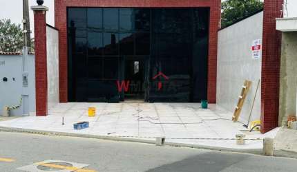 Excelente oportunidade: Ponto comercial à venda na Vila Oliveira, Mogi das Cruzes-SP! 4 salas, 6 banheiros, 4 vagas, 200m².