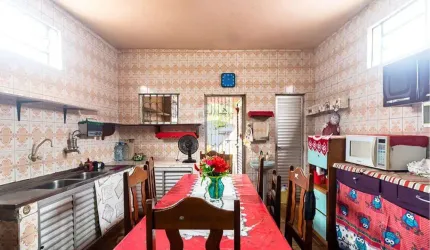 Venda Casa, com 460 M2 de área privativa,em pleno bairro do Telégrafo.