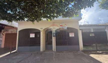 Linda casa na rua Silva e Castro
