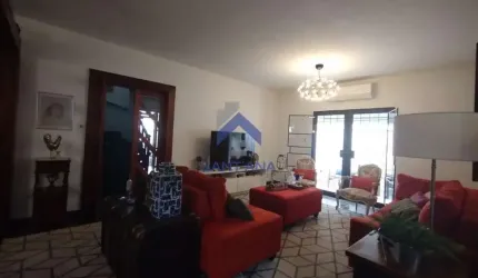 Casa com 4 quartos à venda na Rua Irmã Maria Rita de Moura, 370, Vila Jaboticabeira, Taubaté por R$ 1.100.000