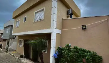 Casa com 3 dormitórios dentro de Condomínio em Atibaia - Jardim do Lago
