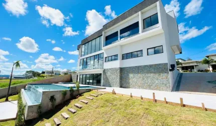 Casa Cinematográfica localizada em Atibaia! Aceita financiamento bancário!