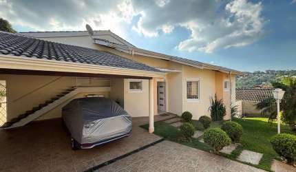 Casa à venda em Atibaia - Condomínio Fechado Próxima ao centro! R$1.600.000