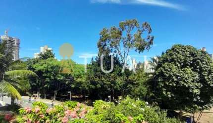 Casa para vender com 6 quartos sendo quatro suítes no Caminho das Árvores