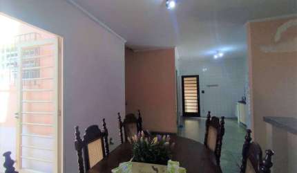 Casa térrea a venda, com edícula no Jardim do Trevo em Campinas-SP